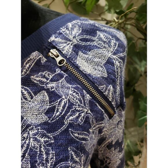 Max Jeans Women's Blue Floral Rayon Crew Neck Long Sleeve Sweater Size X-Small - Picture 4 of 12